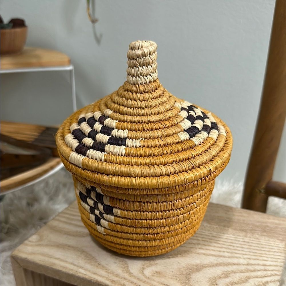 Small Boho Natural Woven Basket With Lid For Home Decor